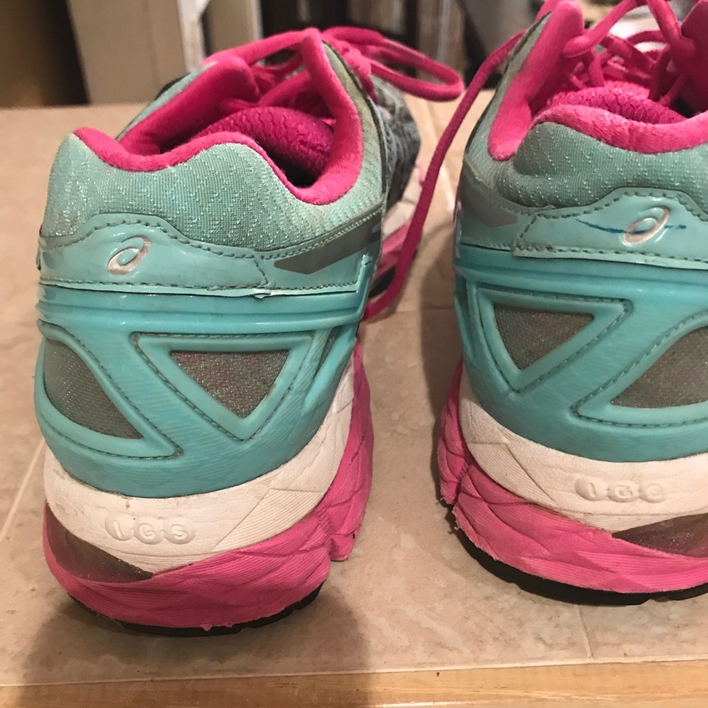 ASICS - Picture 2 of 7